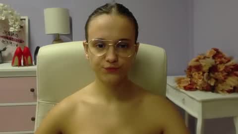 Snapshot of emilly_lust99 chatting on 6, 12, 2024 Emilly online show from 6, 12, 2024