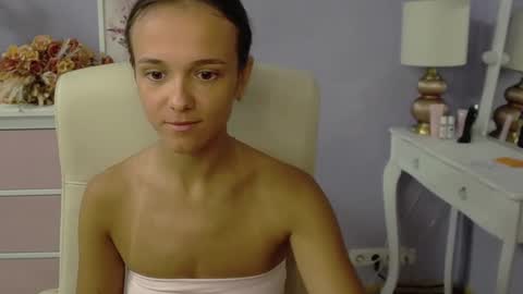 Snapshot of emilly_lust99 chatting on 28, 10, 2025 Emilly online show from 28, 10, 2025