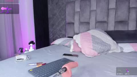 Snapshot of emily___fox chatting on 9, 10, 2025 Emily online show from 9, 10, 2025