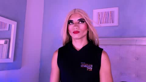 Snapshot of emily_castillo1_ chatting on 21, 9, 2025 emily_castillo1_ online show from 21, 9, 2025