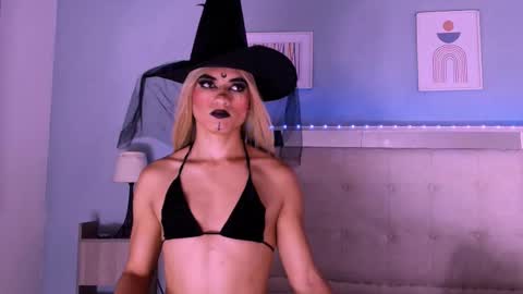 Snapshot of emily_castillo1_ chatting on 4, 10, 2025 emily_castillo1_ online show from 4, 10, 2025