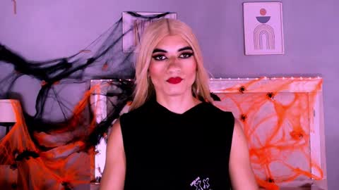 Snapshot of emily_castillo1_ chatting on 8, 10, 2025 emily_castillo1_ online show from 8, 10, 2025