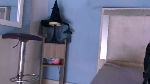 Snapshot of emily_castillo1_ chatting on 12, 10, 2025 emily_castillo1_ online show from 12, 10, 2025