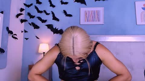 Snapshot of emily_castillo1_ chatting on 8, 11, 2025 emily_castillo1_ online show from 8, 11, 2025