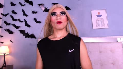 Snapshot of emily_castillo1_ chatting on 12, 11, 2025 emily_castillo1_ online show from 12, 11, 2025