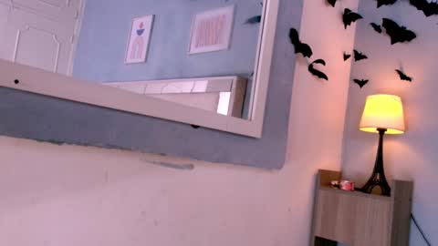 Snapshot of emily_castillo1_ chatting on 20, 11, 2025 emily_castillo1_ online show from 20, 11, 2025