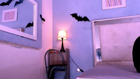 Snapshot of emily_castillo1_ chatting on 24, 11, 2025 emily_castillo1_ online show from 24, 11, 2025