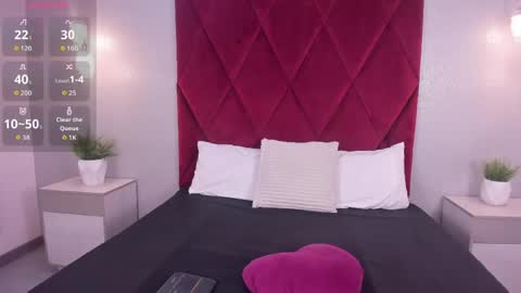 emily_clarkk_ online show from 17, 4, 2026