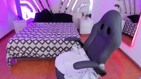 Emily online show from 13, 2, 2025