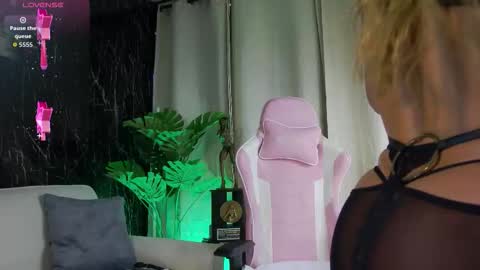 Emily foxx01 online show from 28, 11, 2025