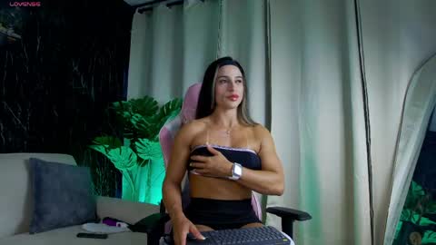 Snapshot of emily_foxx01 chatting on 7, 5, 2026 Emily foxx01 online show from 7, 5, 2026