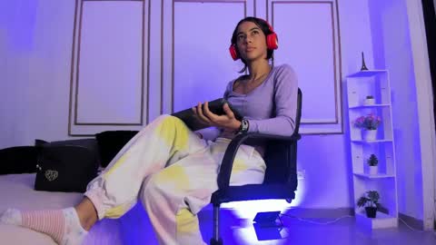 Snapshot of emily_gaviria1 chatting on 6, 6, 2026 emily_gaviria1 online show from 6, 6, 2026