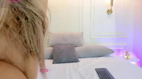 Snapshot of emily_golden_ chatting on 13, 7, 2026 online show from 13, 7, 2026
