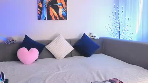 Emily Heels online show from 6, 7, 2026