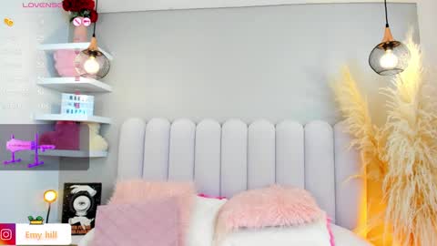 EMILY   Monday 5-2 am From Tuesday to Friday5-1 am Colombia time online show from 17, 1, 2025