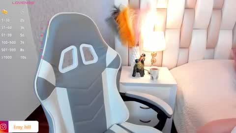 EMILY   Monday 5-2 am From Tuesday to Friday5-1 am Colombia time online show from 26, 1, 2025