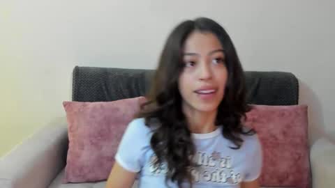 Snapshot of emily_jonessxx chatting on 5, 12, 2025 emily online show from 5, 12, 2025