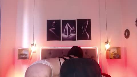 Snapshot of emily_leinn chatting on 2, 10, 2025 E M I L Y online show from 2, 10, 2025