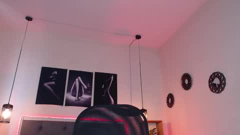 Snapshot of emily_leinn chatting on 10, 10, 2025 E M I L Y online show from 10, 10, 2025