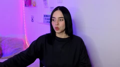 Emily Lindey online show from 13, 3, 2026