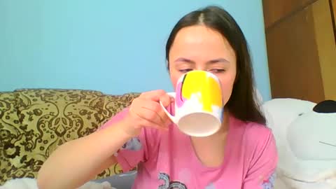Snapshot of emily_morning_dew chatting on 6, 1, 2025 emily_morning_dew online show from 6, 1, 2025