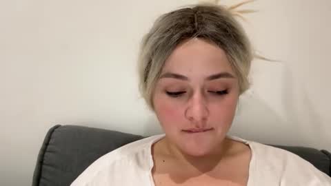 Snapshot of emily_morning_dew chatting on 8, 9, 2025 emily_morning_dew online show from 8, 9, 2025