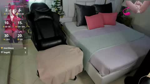 Snapshot of emily_parkss666 chatting on 2, 12, 2025 Emily online show from 2, 12, 2025