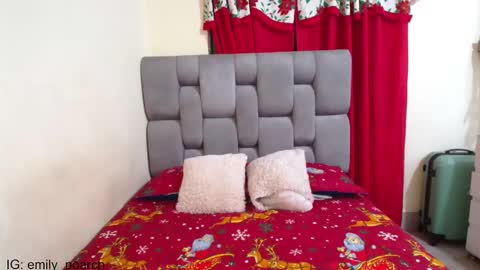 Snapshot of emily_poarch chatting on 15, 12, 2024 emily online show from 15, 12, 2024