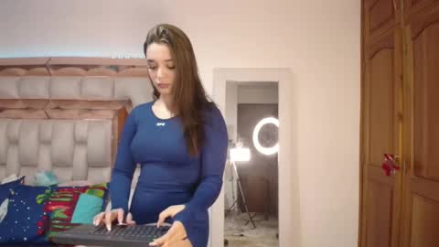 Snapshot of emily_poarch chatting on 27, 11, 2025 emily online show from 27, 11, 2025