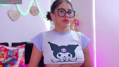 Snapshot of emily_sanderss1 chatting on 1, 12, 2025 Emily online show from 1, 12, 2025