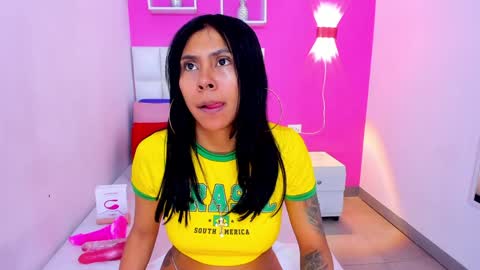 Snapshot of emily_sexy3 chatting on 19, 12, 2024 Emily online show from 19, 12, 2024