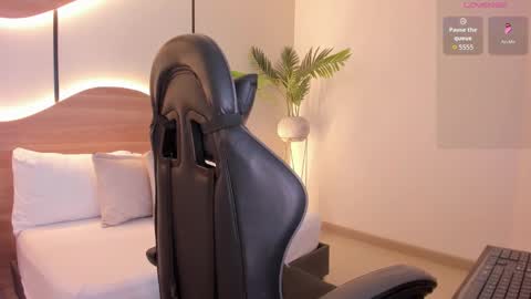 Snapshot of emily_tolson chatting on 27, 11, 2025 emily_tolson online show from 27, 11, 2025