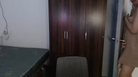 emily_xo143 online show from 2, 4, 2026