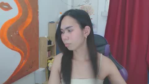 emily_xo143 online show from 10, 4, 2026