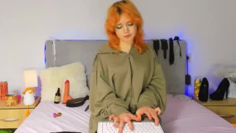 Snapshot of emilyangels chatting on 19, 11, 2025 Baby Emelli online show from 19, 11, 2025