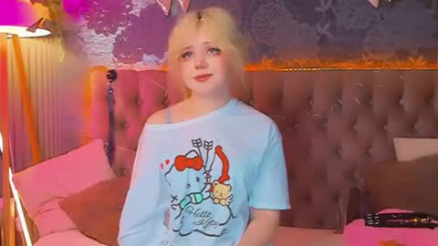 Snapshot of emilyangels chatting on 23, 4, 2026 Baby Emelli online show from 23, 4, 2026