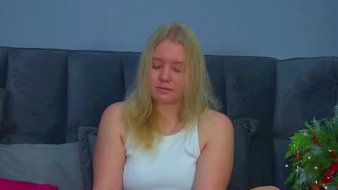 Snapshot of emilyevansen chatting on 5, 12, 2025 Emily online show from 5, 12, 2025