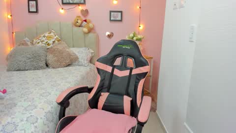 Snapshot of emilyharrix chatting on 15, 11, 2025 Emily online show from 15, 11, 2025