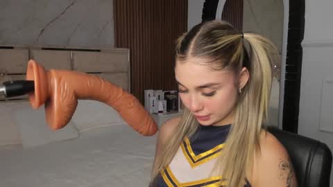 Emily Hendrix online show from 24, 1, 2025