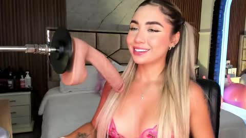 Emily Hendrix online show from 22, 9, 2025