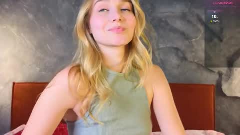 Snapshot of emilyhewell chatting on 10, 2, 2025 Emi online show from 10, 2, 2025