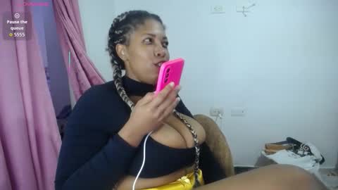 Snapshot of emilyhines__ chatting on 14, 11, 2025 Emilyhines online show from 14, 11, 2025