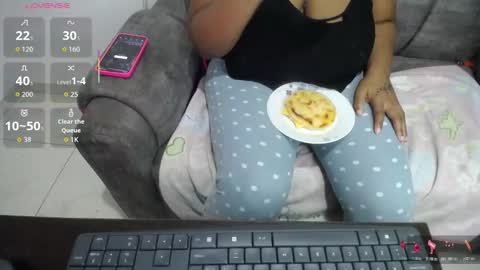 Snapshot of emilyhines__ chatting on 1, 12, 2025 Emilyhines online show from 1, 12, 2025