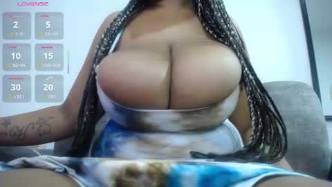 Snapshot of emilyhines__ chatting on 15, 12, 2025 Emilyhines online show from 15, 12, 2025