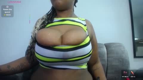 Snapshot of emilyhines__ chatting on 16, 1, 2026 Emilyhines online show from 16, 1, 2026