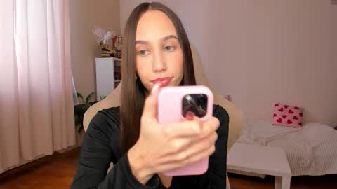 Snapshot of emilyhoston chatting on 1, 10, 2025 Alina online show from 1, 10, 2025