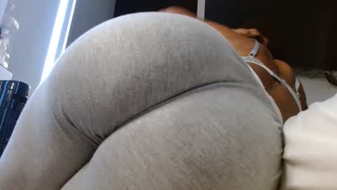 Snapshot of emilymonrro chatting on 24, 9, 2025 emily monrro online show from 24, 9, 2025