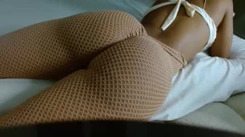 Snapshot of emilymonrro chatting on 16, 11, 2025 emily monrro online show from 16, 11, 2025