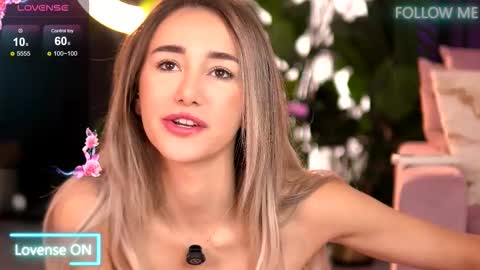 Snapshot of emilyraymont chatting on 1, 10, 2025 Emily online show from 1, 10, 2025