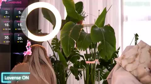 Snapshot of emilyraymont chatting on 5, 10, 2025 Emily online show from 5, 10, 2025